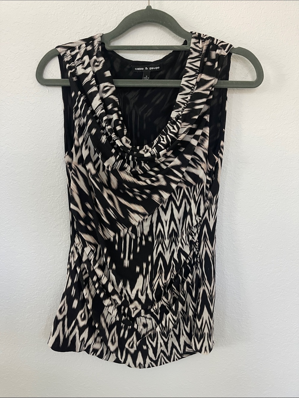 Cable & Gauge‎ sleeveless draped-neck blouse/top Size S